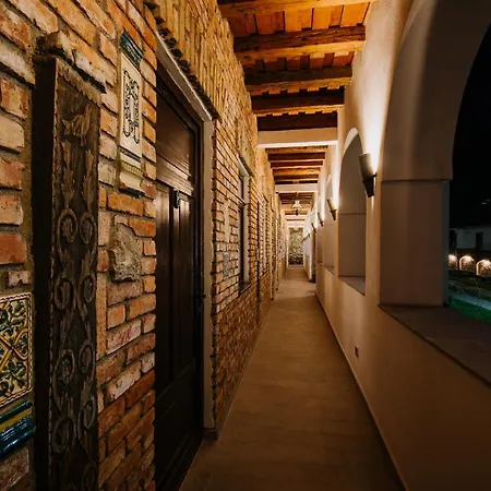 Molnos Kuria Hotel 4*