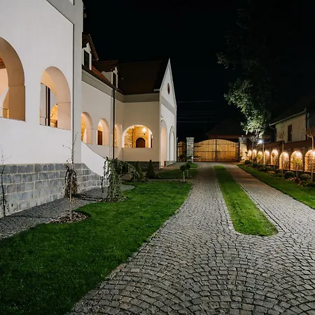 Molnos Kuria Hotel